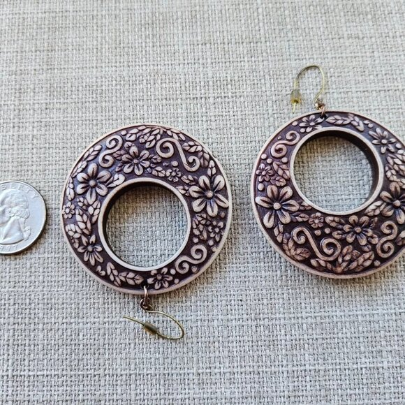 Women Earrings Hoop Ear Fashion Jewelry Engraved Loop Earrings - Picture 5 of 7